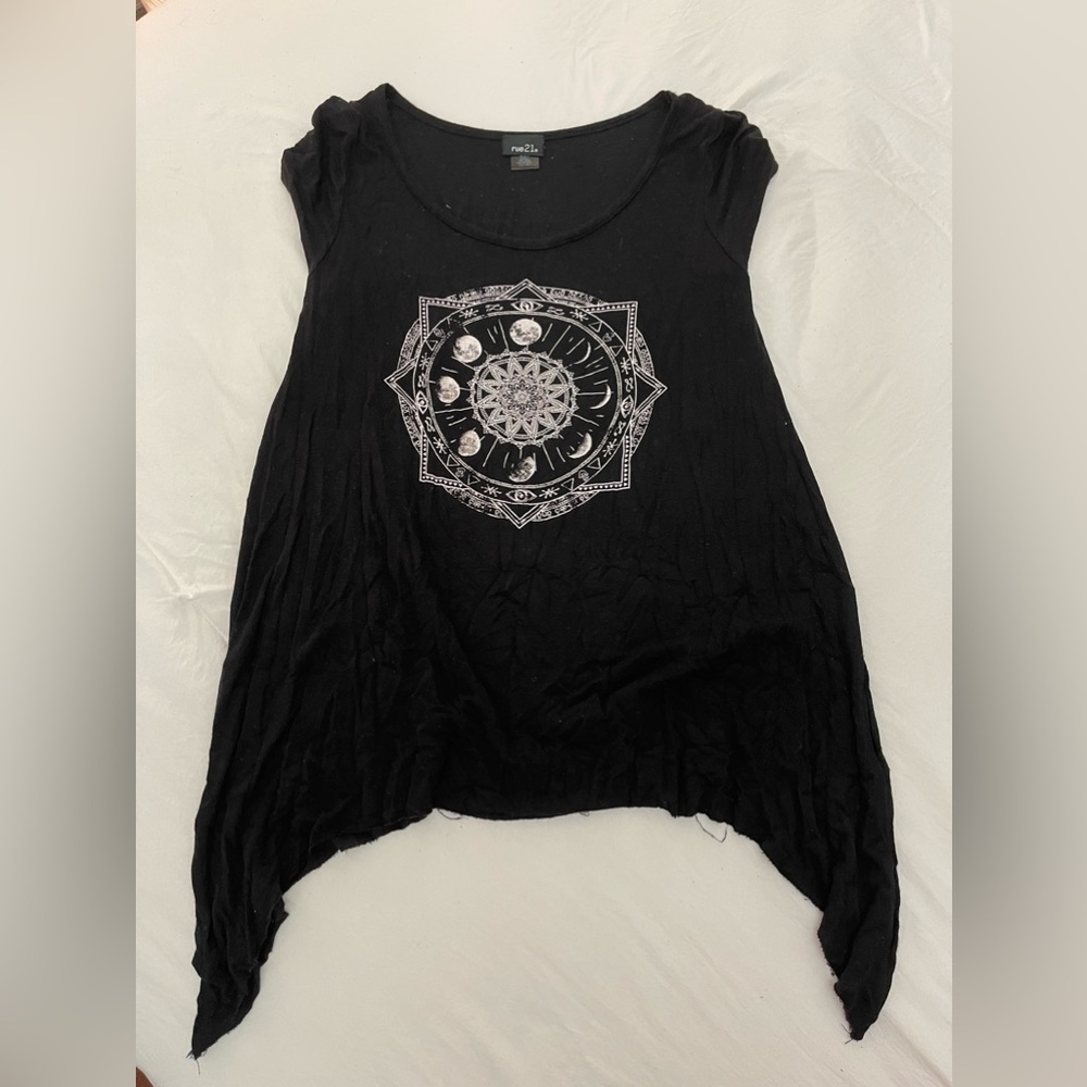 Flowy Moon Tee